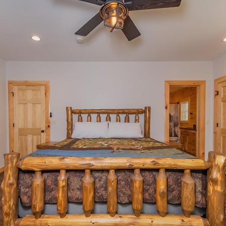 Cjs Mountain Lodge McHenry Extérieur photo